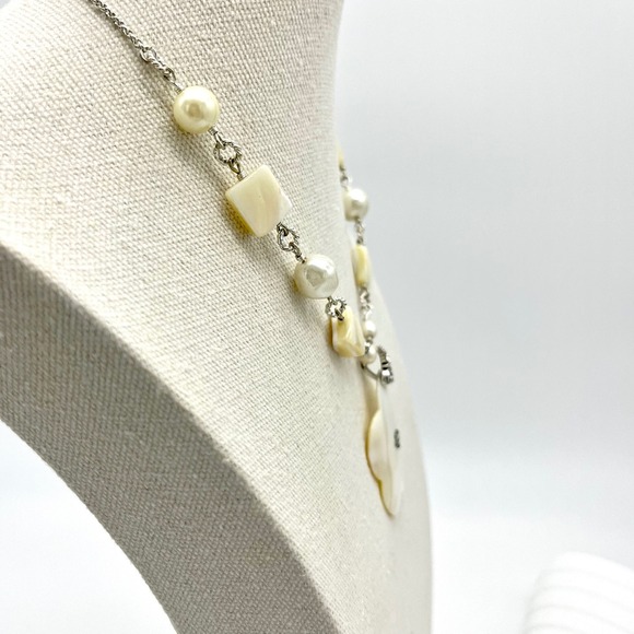 Flower Pendant Necklace‎ Mother of Pearl Style Adjustable Chain Silver Toe - Picture 4 of 6